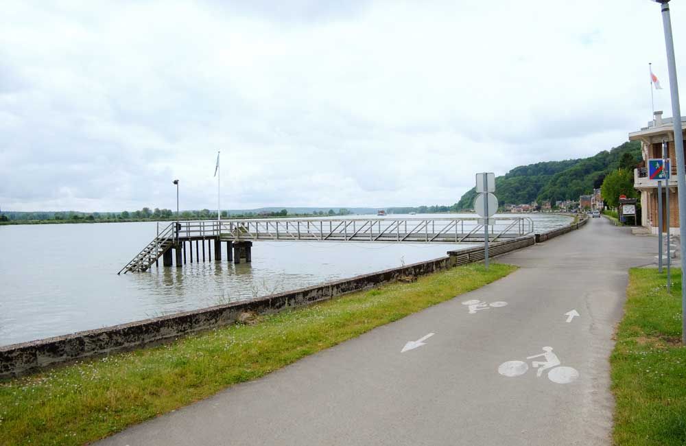 Voie vélo le long de la Seine